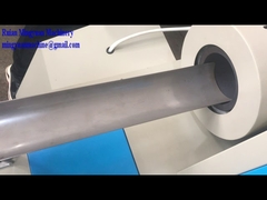 machine voor het testen van papieren taartbakjes draait voor de Colombiaanse klant