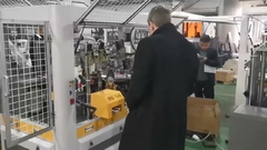 Twee Servische klanten bezochten de Mingyuan-fabriek voor papieren bekermachines